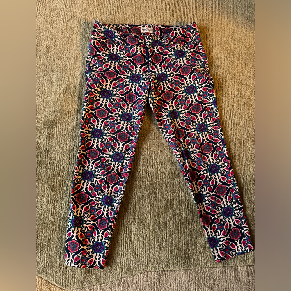 Flower patterned capri